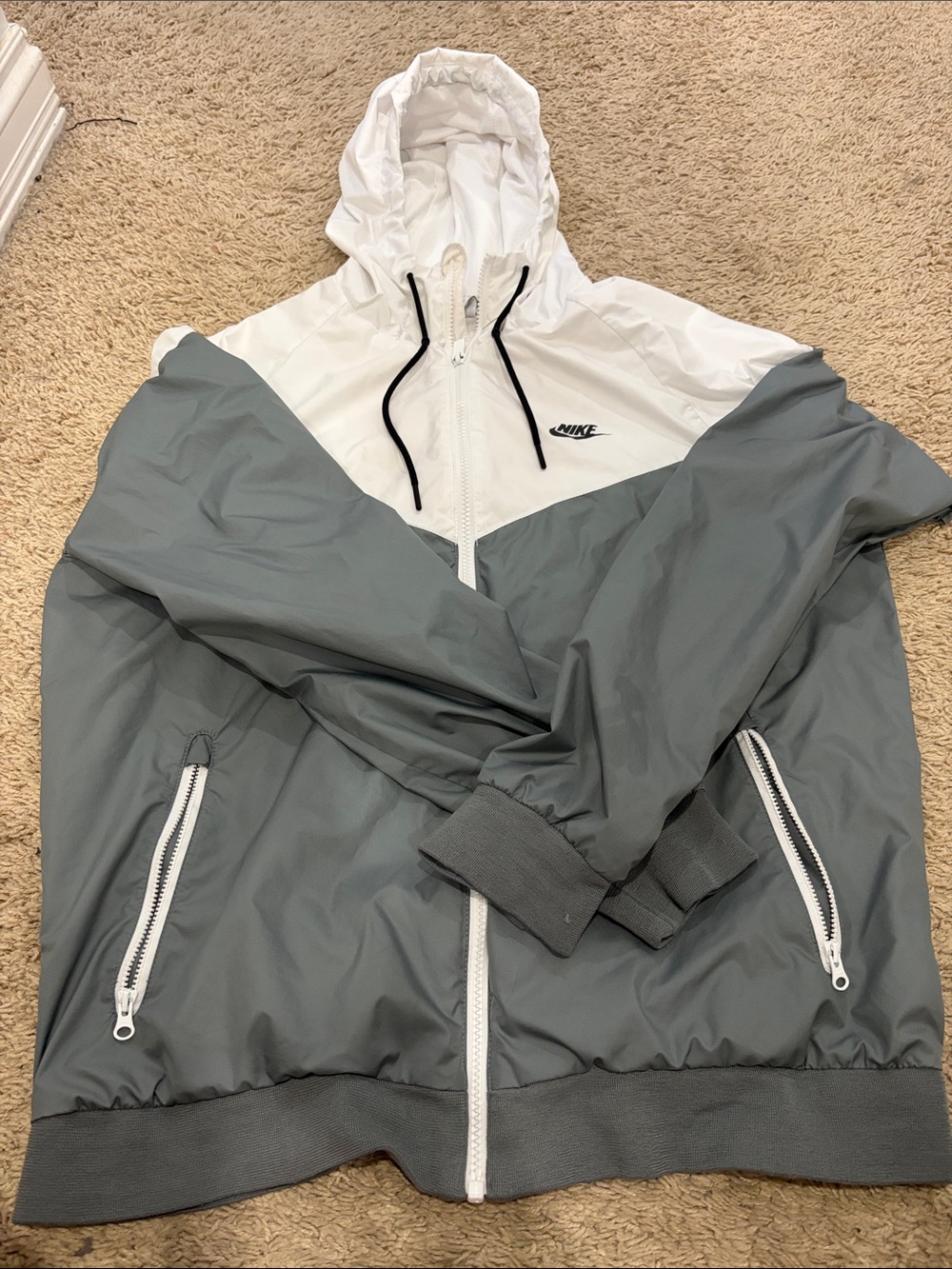 Nike Two-Tone White and Gray Hooded Windbreaker